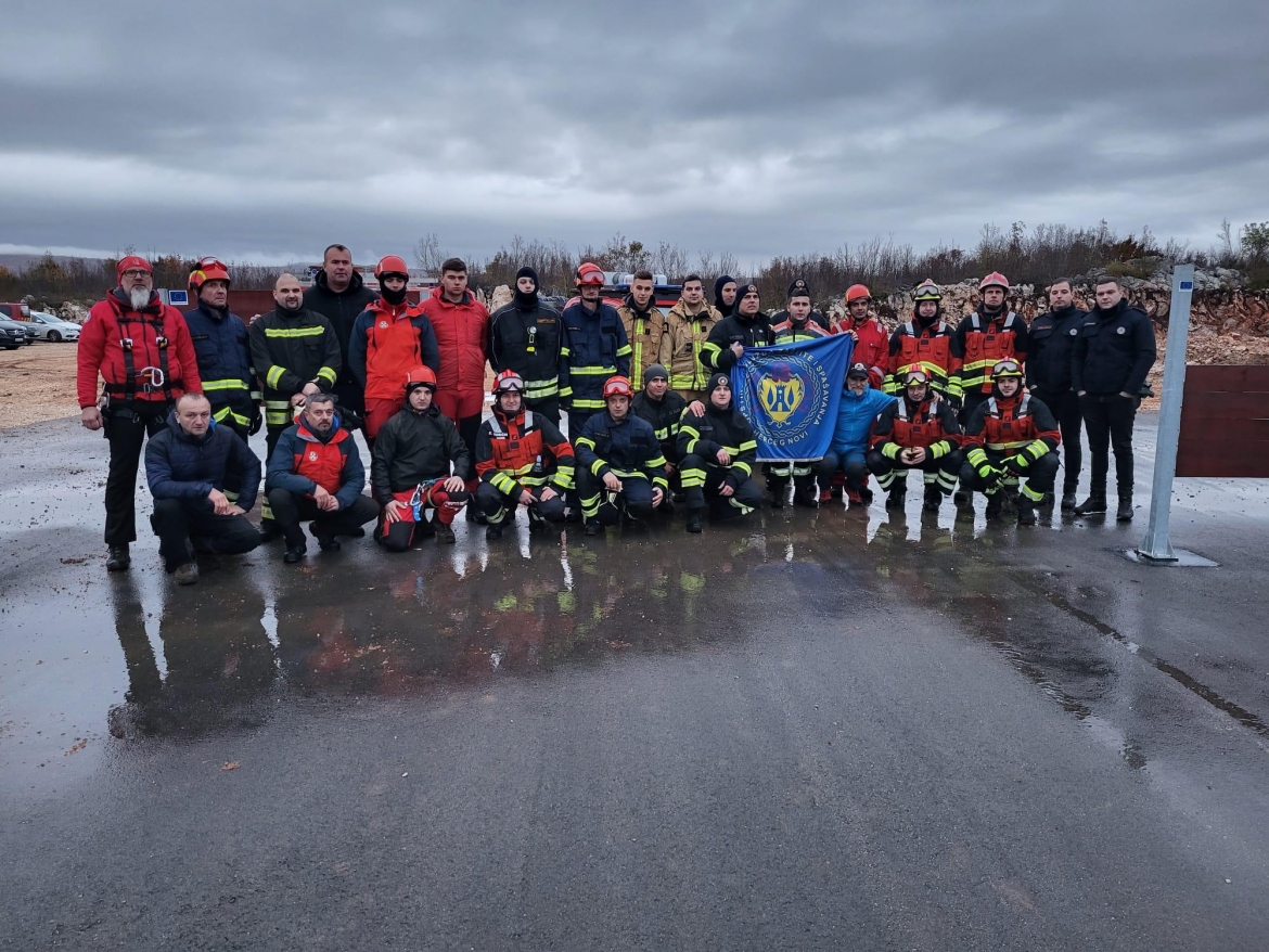 PREKOGRANIČNI TIM SLUŽBI ZA ZAŠTITU I SPAŠAVANJE IZ BiH i CG KROZ ZAJEDNIČKE OBUKE OJAČALI KAPACITETE